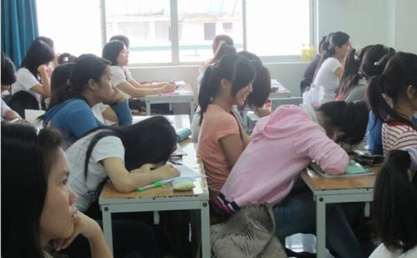 Hàng ngàn sinh viên Đại học bỏ học, lý do vì đâu?