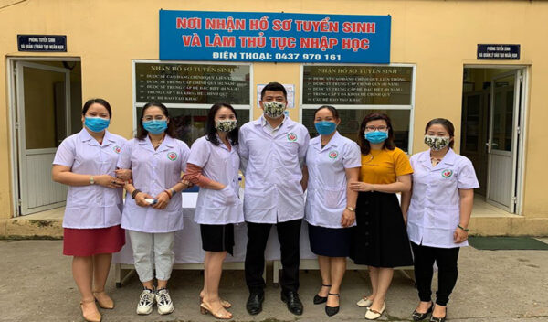 Trường Cao đẳng Y Dược Tuệ Tĩnh Hà Nội phát động chương trình “Chung tay đẩy lùi dịch bệnh”