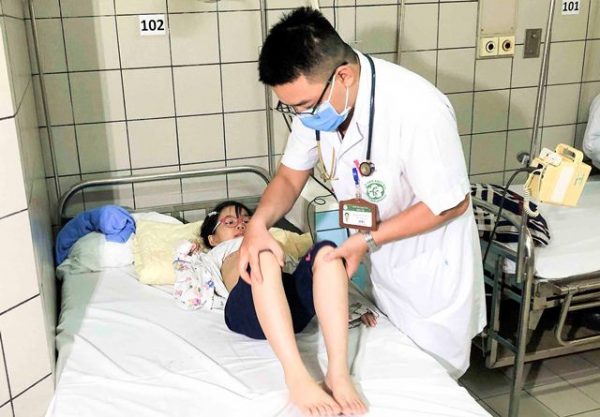 Nắng mưa thất thường, cảnh báo bệnh truyền nhiễm bùng phát khi hè về