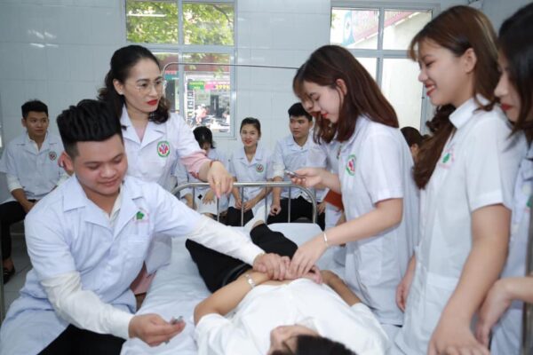 Chương trình tuyển dụng dành riêng cho HSSV Nhà trường