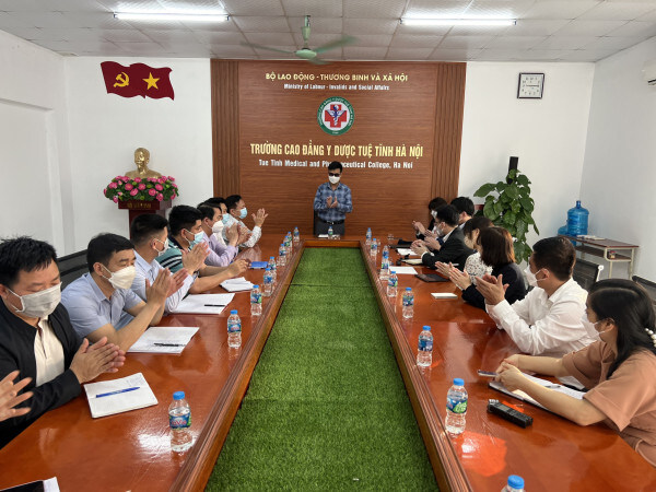 Đoàn doanh nghiệp Nhật Bản đến thăm và làm việc với lãnh đạo Nhà trường