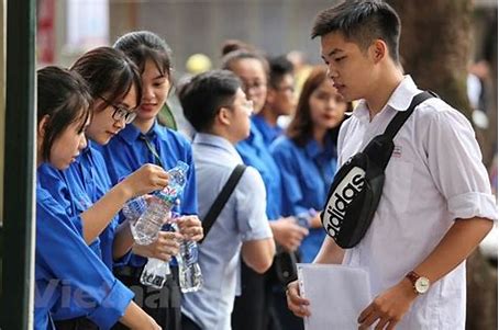 Thanh niên tình nguyện “Tiếp sức mùa thi” trong năm học 2023 – 2024