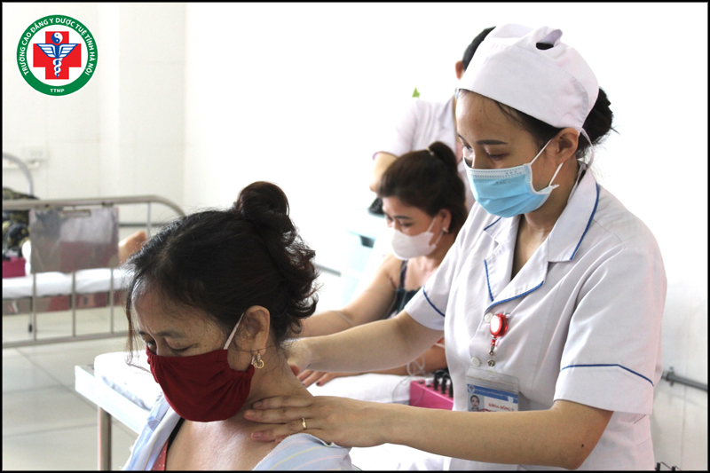 Về cơ bản thì Điều dưỡng hạng III và hạng IV có nhiệm vụ tương tự
