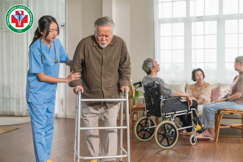 Tiếng Anh là nền tảng quan trọng với sinh viên ngành Điều dưỡng