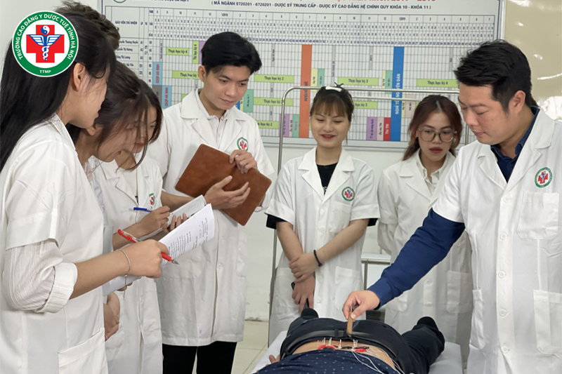 Thời gian học hệ Cao đẳng ngành Y học cổ truyền là 3 năm, liên thông lên Đại học thì cần 6 năm