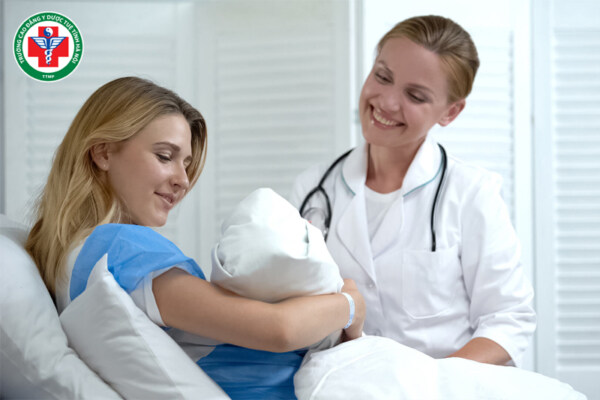 Cách tính mức lương ngành Hộ sinh và chia sẻ con số cụ thể