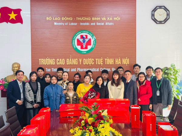Chương trình “Tết yêu thương” đầy ý nghĩa của Thầy trò Nhà trường