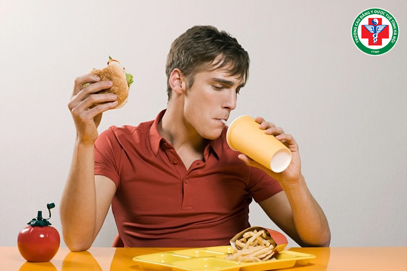 Ăn uống không điều độ cũng có thể làm ảnh hưởng đến chức năng của Can