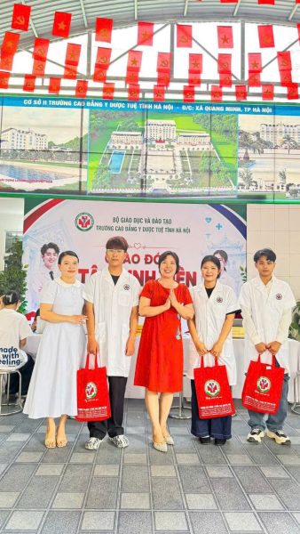 Không khí nhập học nhộn nhịp tại Trường Cao đẳng Y Dược Tuệ Tĩnh Hà Nội !