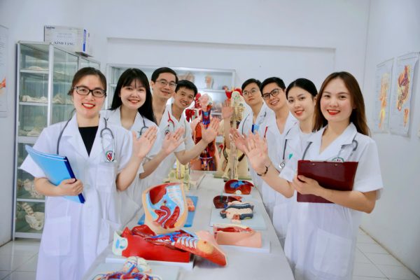 Thực hành lâm sàng - cao đẳng Y sỹ đa khoa Phú Thọ, học tại Hà Nội